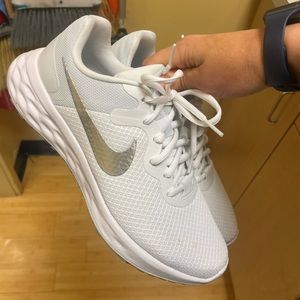 Women’s Nike White Sneakers size 8